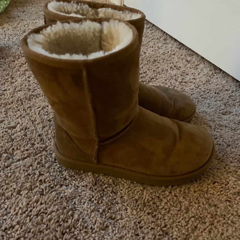 Big kids size 6 chestnut uggs